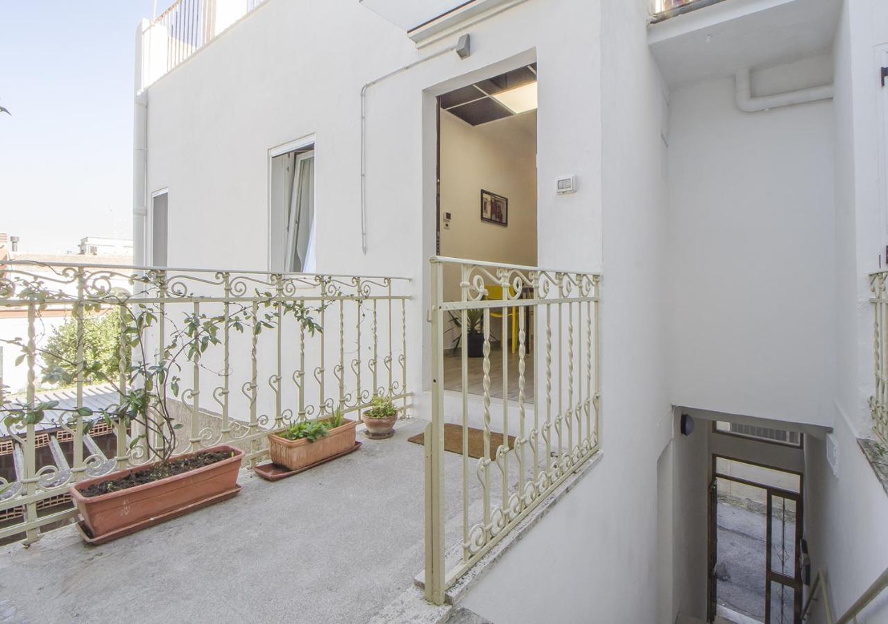 Appartamento Con 2 Camere E 2 Bagni In Centro Con Parcheggio Matera Exterior photo